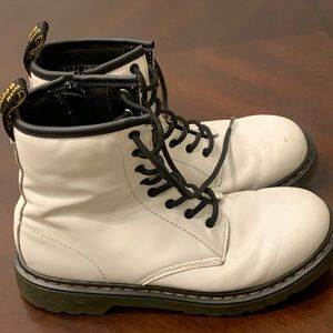 Dr. Martens 1460 Sz 5 Y White Patent Leather Lace Up Combat Lamper Boots